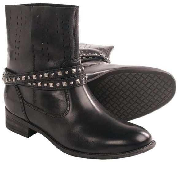 Blondo Joy Black Leather Ankle Boot - Picture 2 of 5